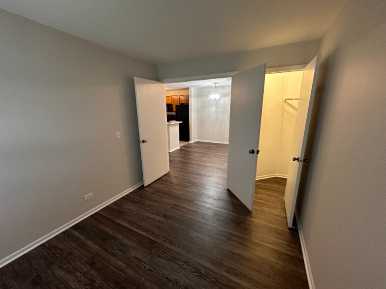Building Photo - 1543 Raymond Dr