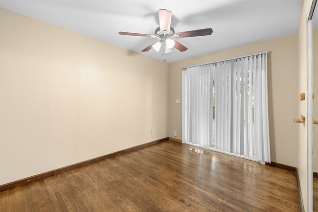 Building Photo - 5423 Mary Ln Dr