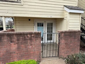 Building Photo - For lease! 1 bed, 1 bath condo