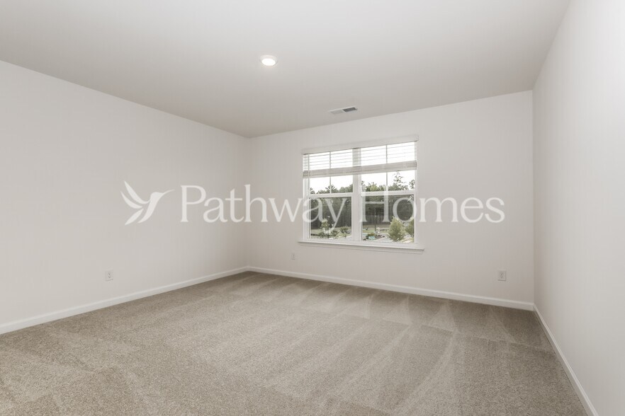 Building Photo - 549 Almere Dr