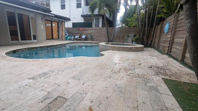 Building Photo - 1508 NE 5th St