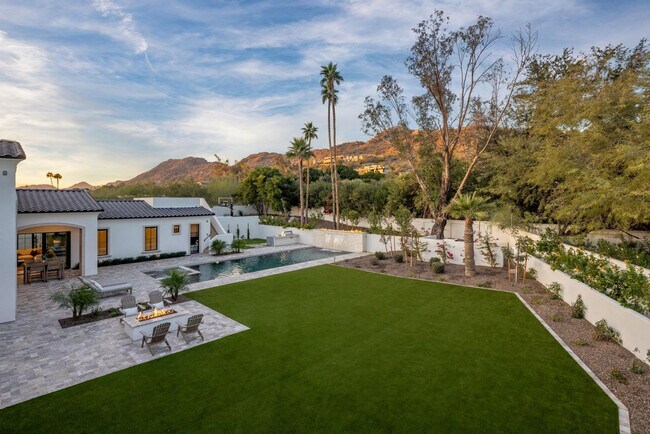 Building Photo - 6500 E Cactus Wren Rd