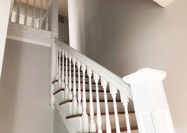 Building Photo - 344-348 Howell Avenue