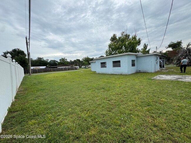 Building Photo - 2506 Stratford Dr