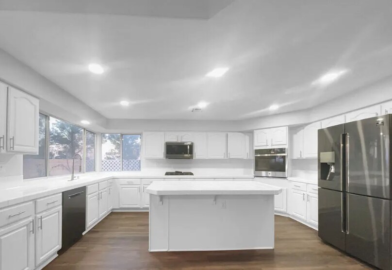 Building Photo - 7323 Ojai Dr