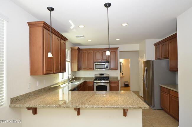 Building Photo - 1680 W Swan Pl