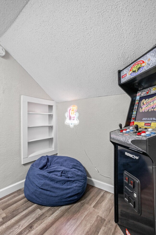 Building Photo - 325 N Bancroft St