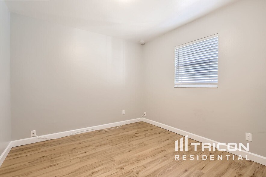 Building Photo - 6685 26th Way N