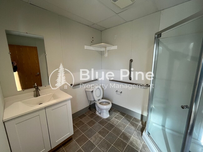 Building Photo - 369 Gladstone St