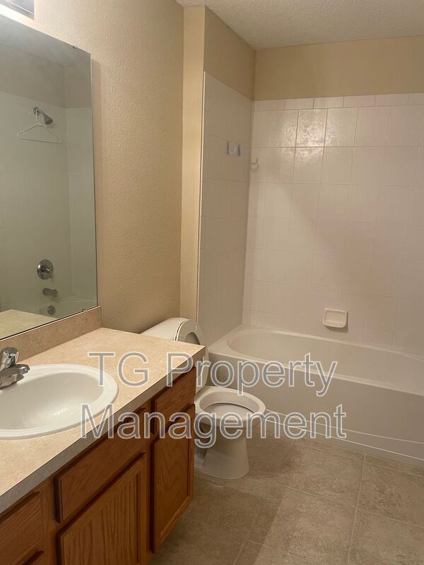 Building Photo - 575 Oakleaf Plantation Pky