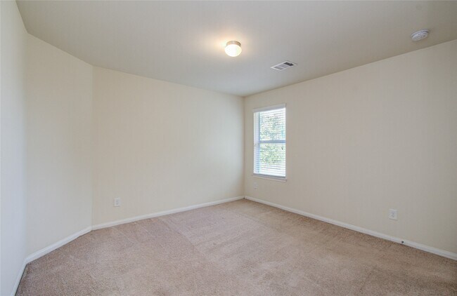 Building Photo - 10410 Solitude Way