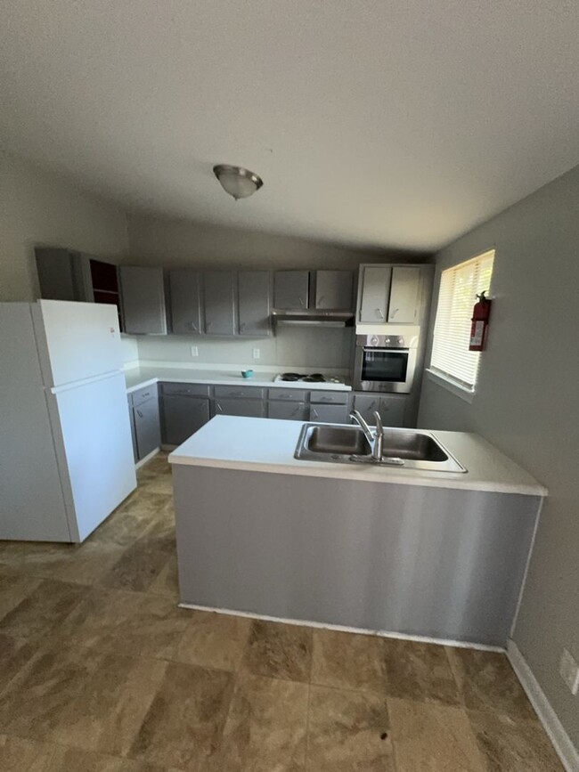 Building Photo - Pet Friendly! 3 bedroom in East Chattanoog...