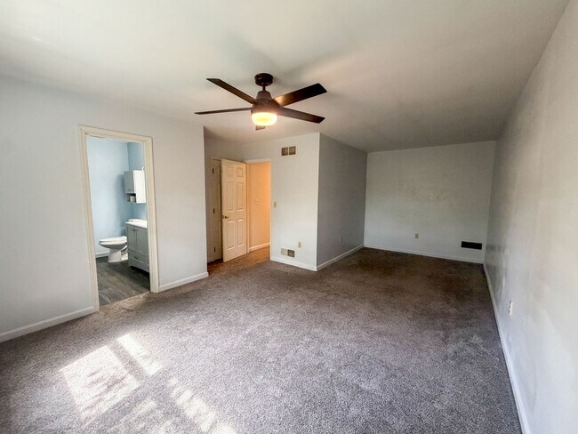 Building Photo - 1636 MacIntosh Way