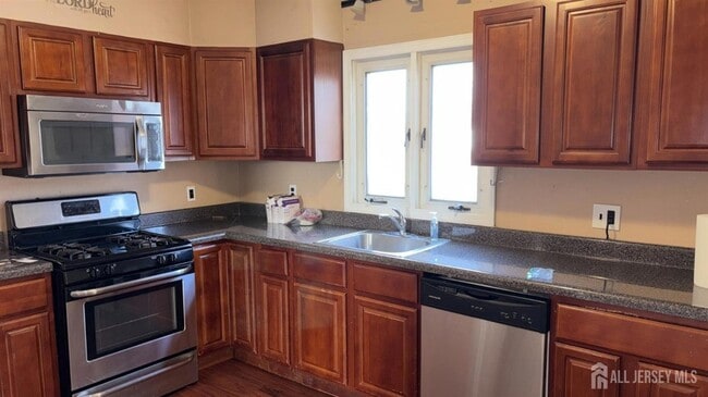 Building Photo - 60 Heald St