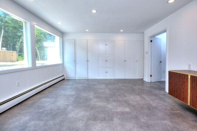 Building Photo - 208 Bayberry Ln