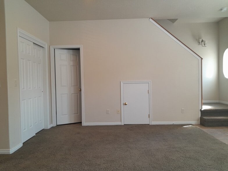 Building Photo - 1033 E 500 S
