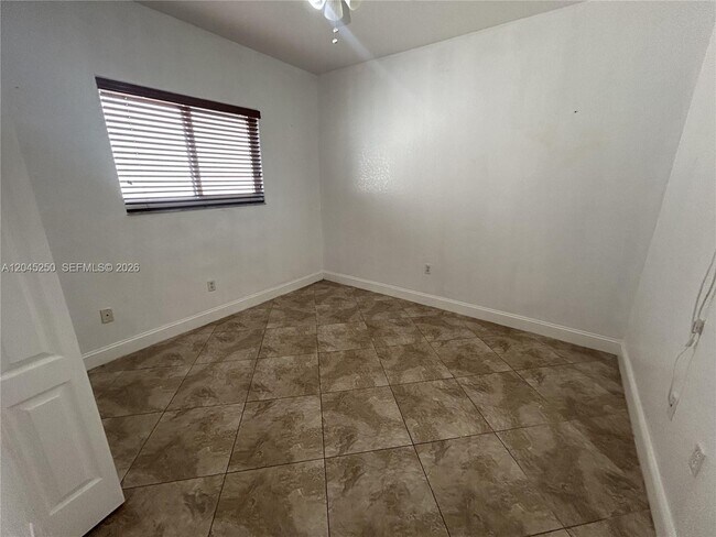 Building Photo - 8842 NW 142nd Ln