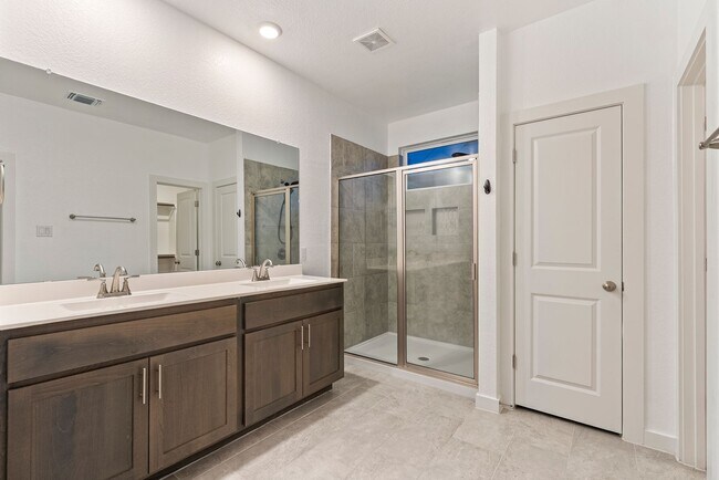 Building Photo - Beautiful 4 bedroom, 3 bathroom home in Hu...