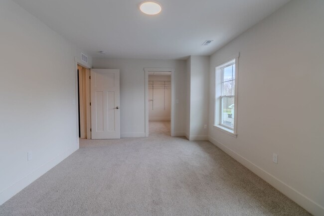 Building Photo - Premier Place and Premier Living!