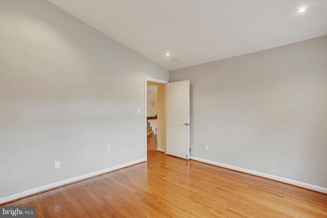 Building Photo - 9801 Clydesdale St