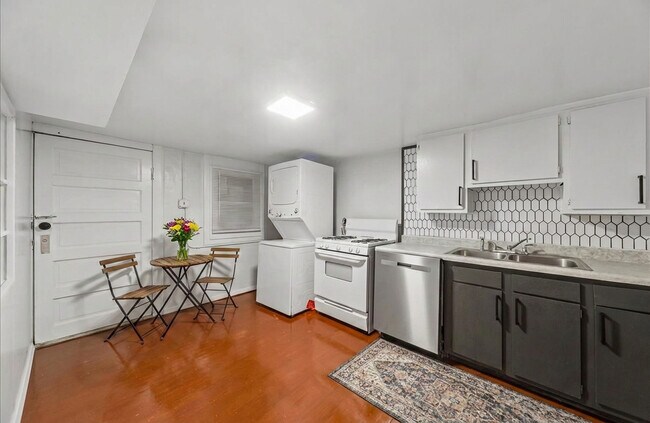 Building Photo - 1645 W Beach Ave