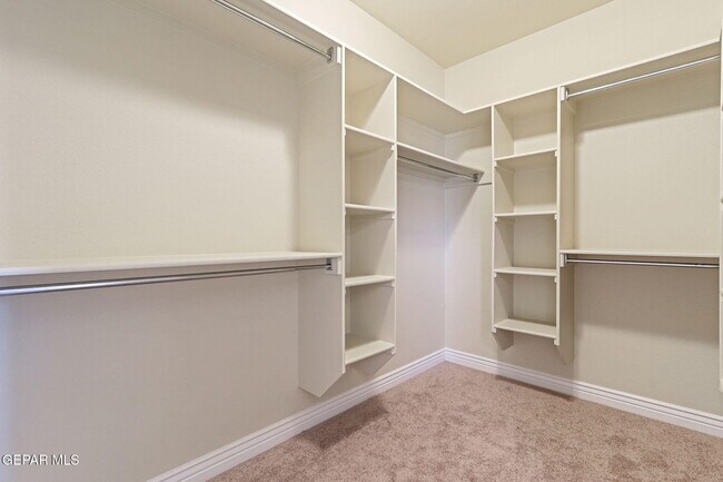 Building Photo - 6285 Wildwood Ct