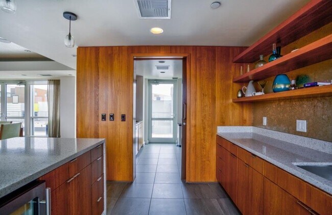 Building Photo - 1705-1725 Ocean Ave