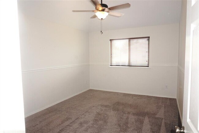 Building Photo - 12620 Summerwood Dr
