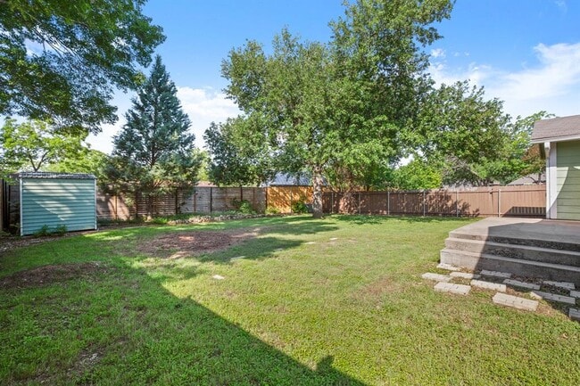 Building Photo - 2401 Stone River Dr