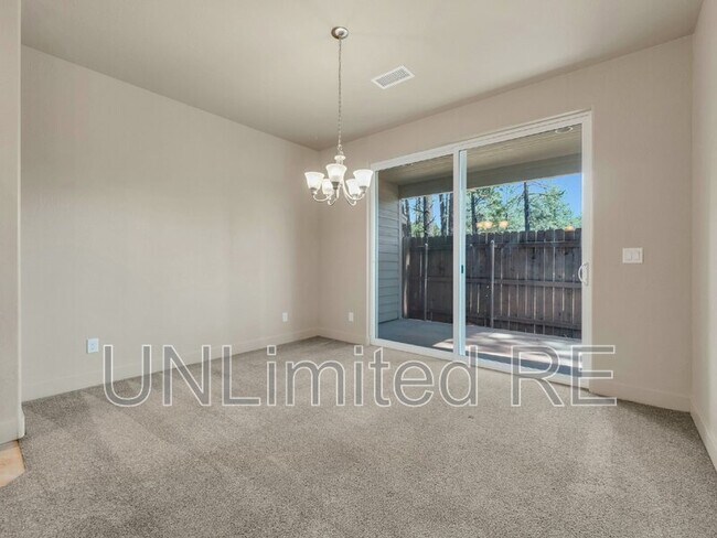 Building Photo - 2539 W Josselyn Dr