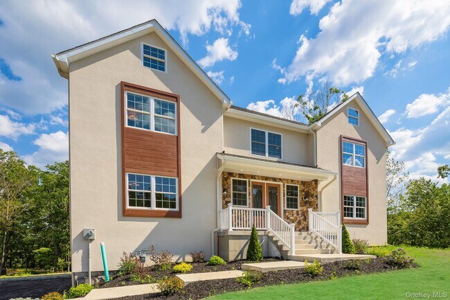 Building Photo - 2 Hallock Ct
