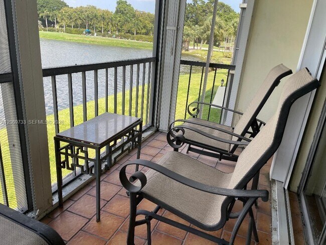 Building Photo - 9423 S Hollybrook Lake Dr