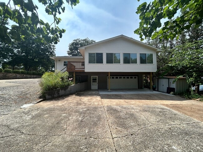 Building Photo - 5916 Wells Rd