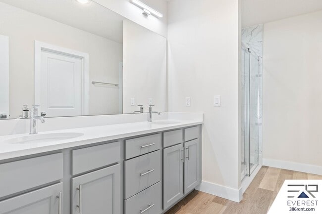 Building Photo - FULLY FENCED, UPGRADED 3/2/2 IN DESIRABLE PINE GROVE