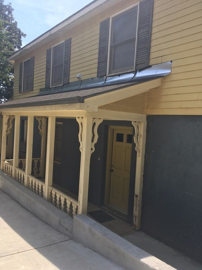 Building Photo - 520 W Hancock St