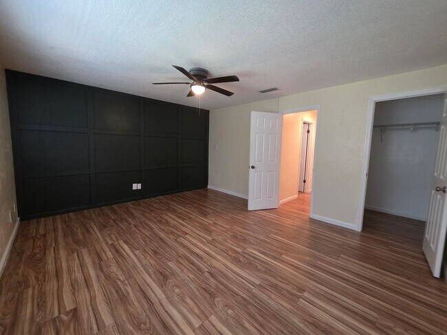 Building Photo - Spacious Townhome in The Trails