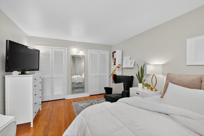 Building Photo - 930 Norland Rd