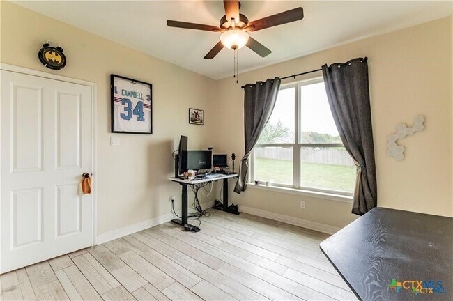 Building Photo - 8119 Green Hill Dr