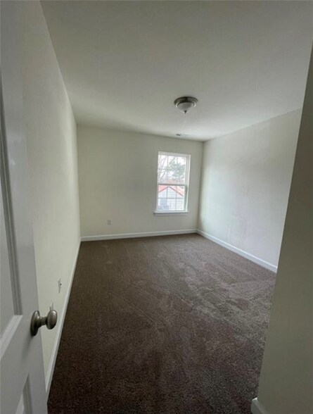 Building Photo - 205 Thalia Rd