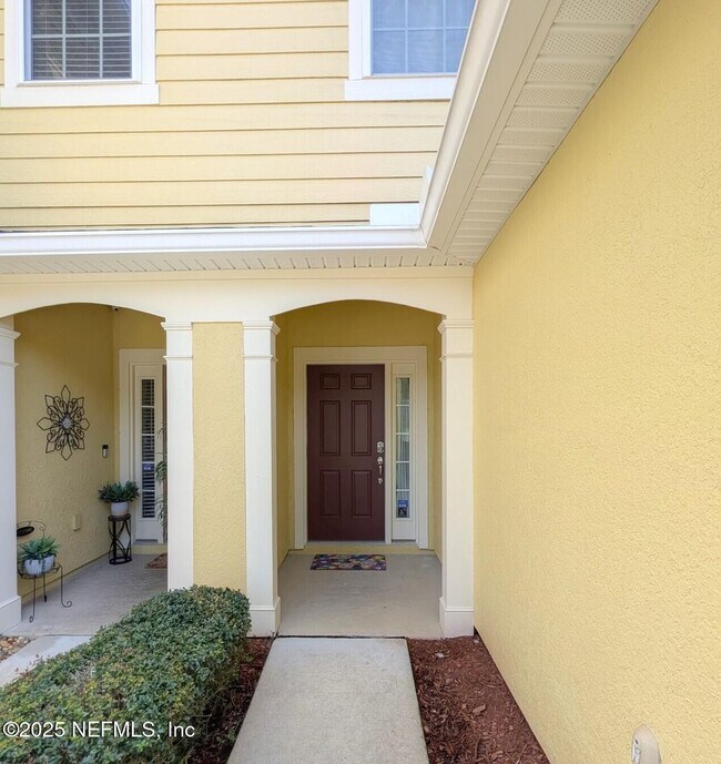 Building Photo - 6846 Roundleaf Dr