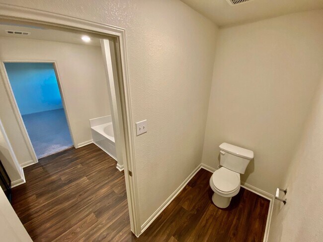 Building Photo - Experience Luxury Living: 4 Beds, 2.5 Bath...