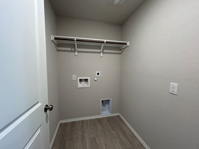 Building Photo - 3/2/2 in Heather Glen / Fridge Included / Fenced in Back Yard / CISD