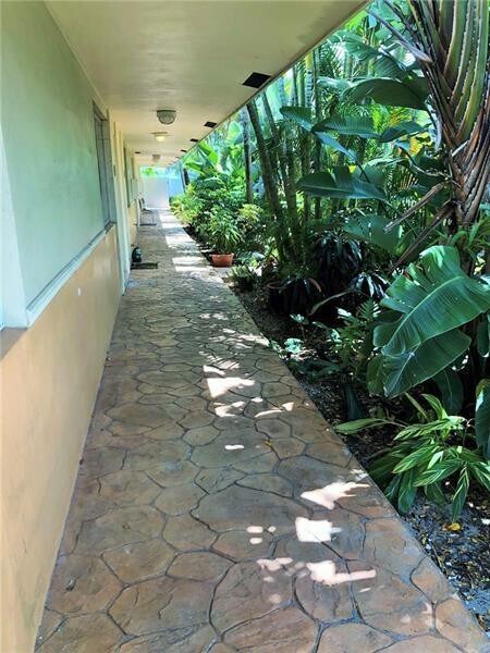 Building Photo - 612 NE 29th Dr