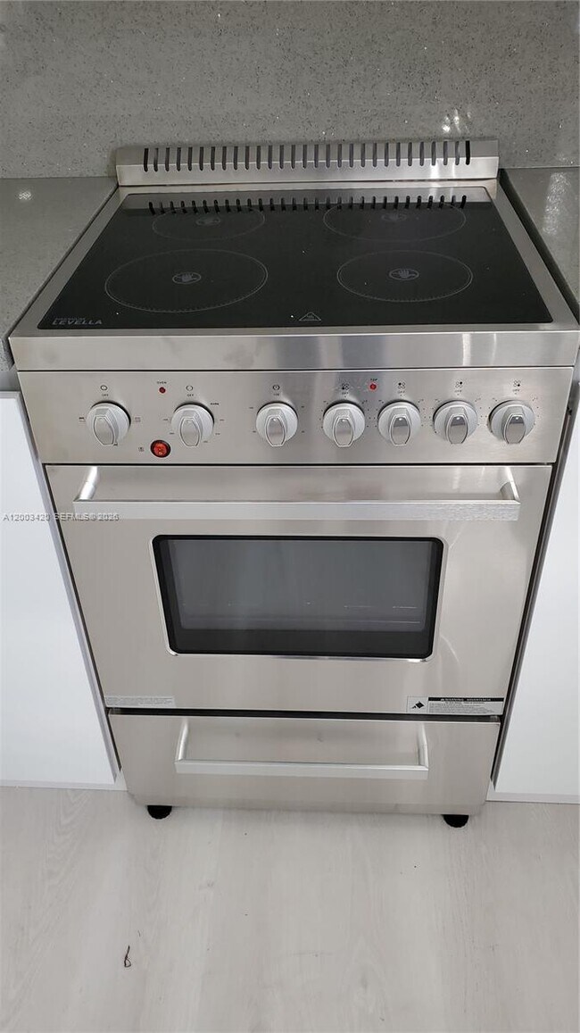 Building Photo - 215 Zamora Ave