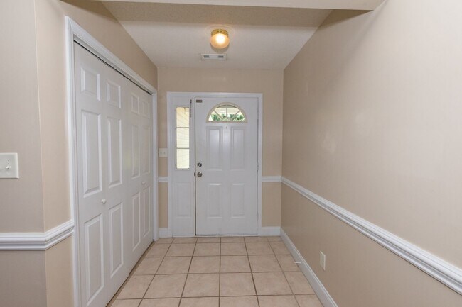 Building Photo - Great home in Hubert