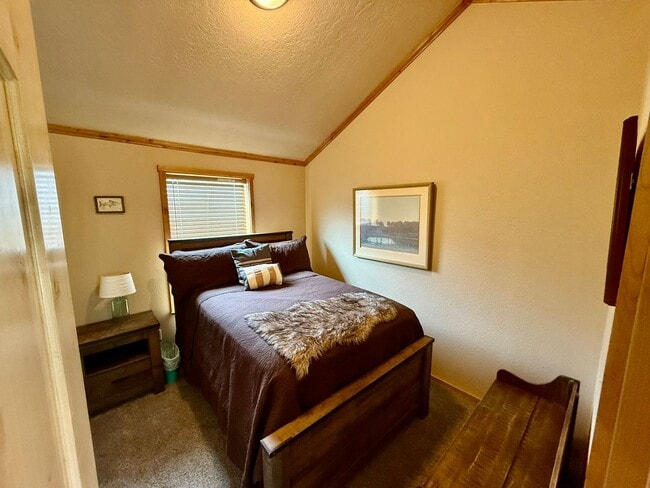 Building Photo - 208 Loves Ln