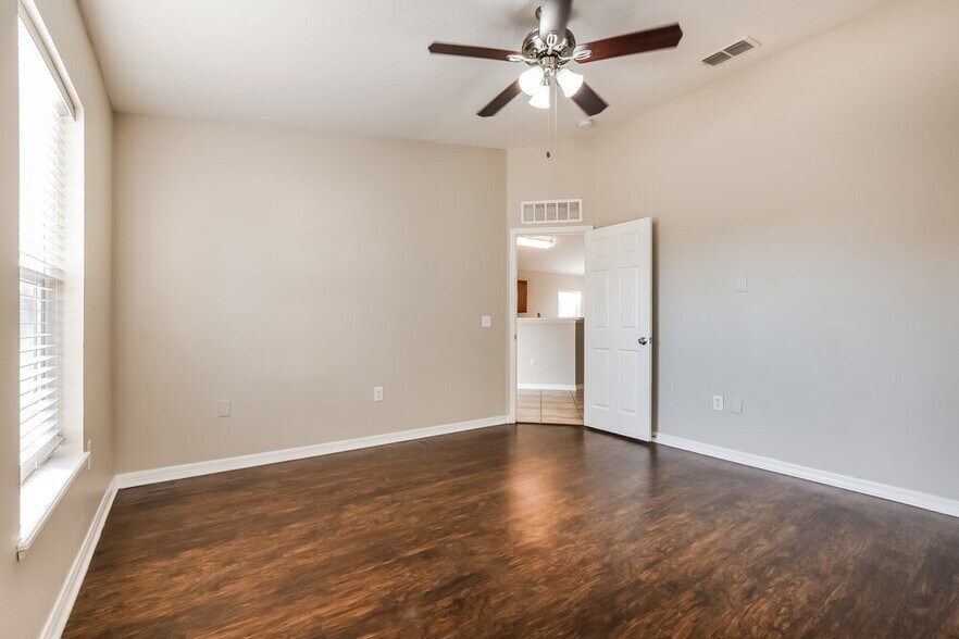Building Photo - 5390 Silver Thistle Ln
