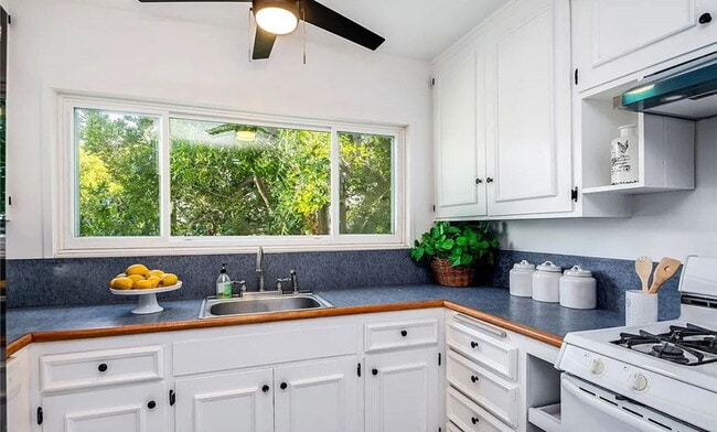 Building Photo - Nestled on the vibrant Sepulveda Boulevard...