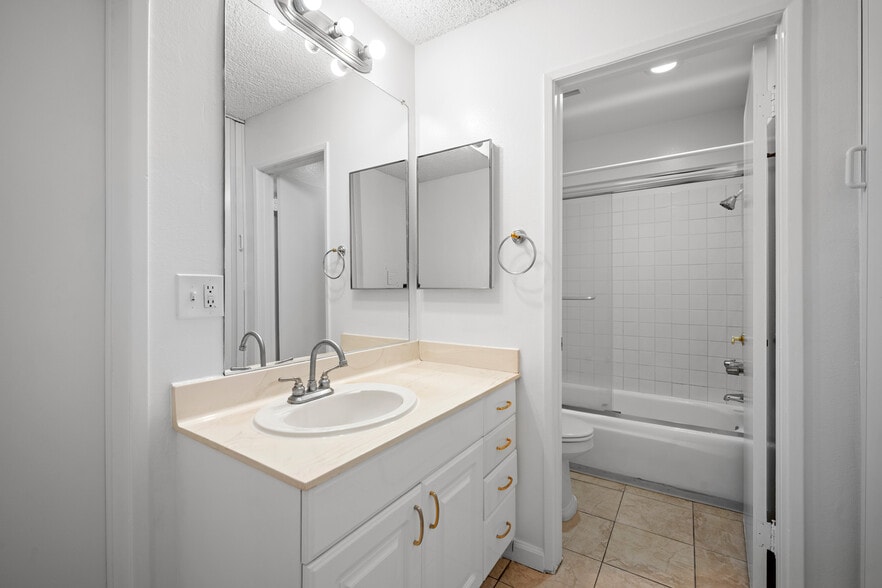 Building Photo - 409 Burchett St