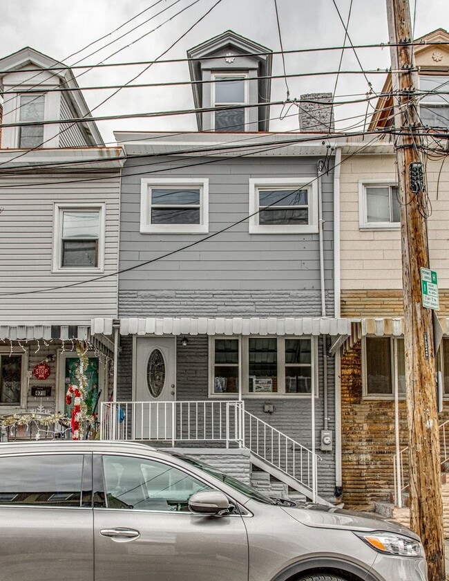 Building Photo - Beautiful Newly Renovated 3 Bedroom 2 Bath...